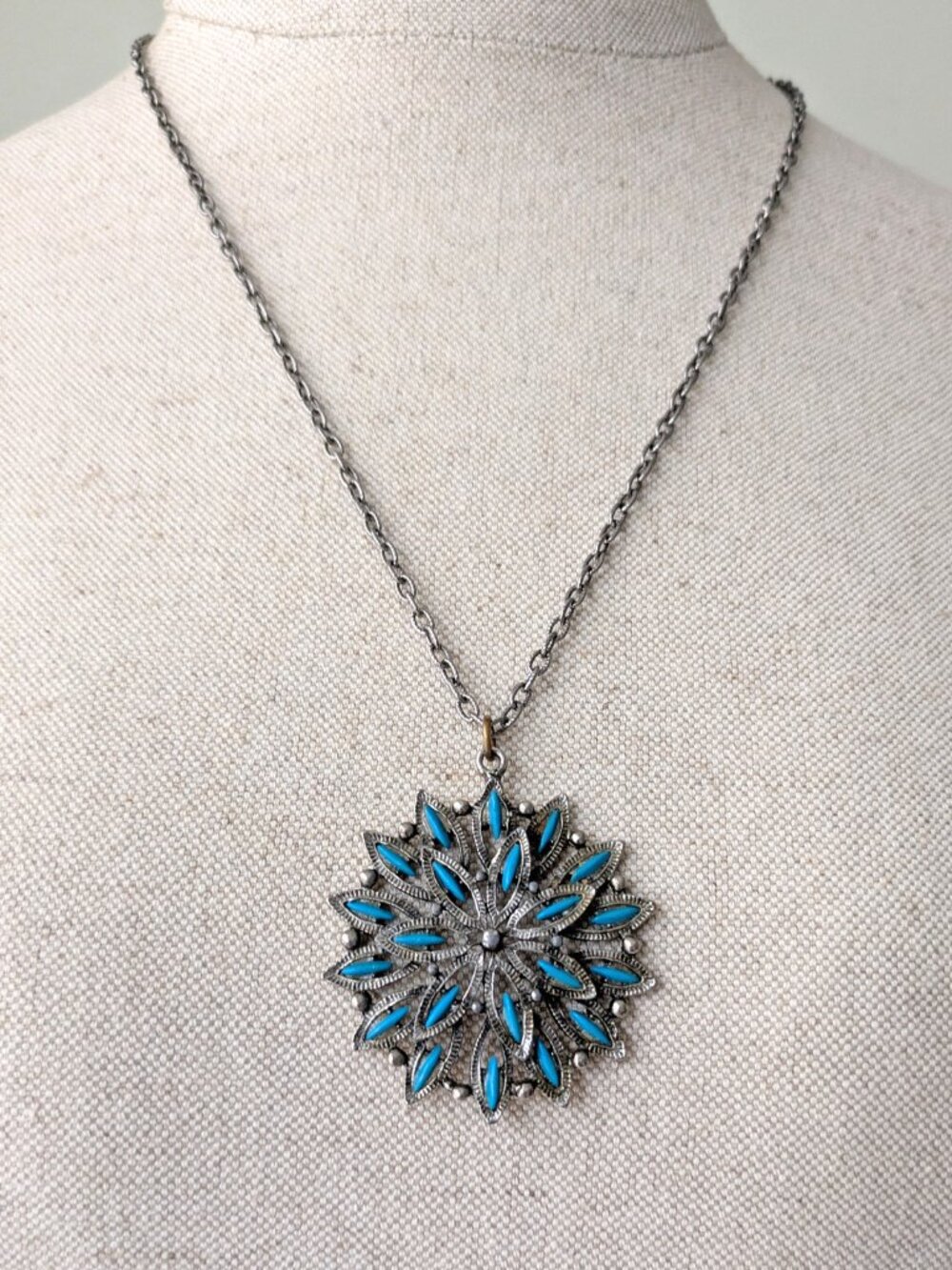 Vtg 70's large turquoise star medallion silvertone metal work necklace